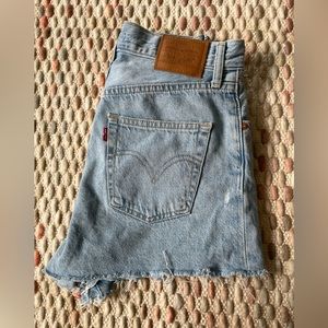 Levi’s Ribcage Shorts
